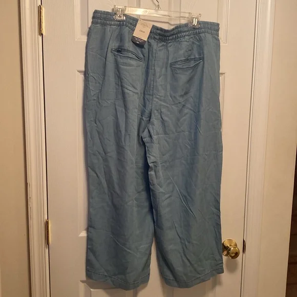 Brand New St John’s Bay Light Handsand Crop Pants…size XL - Picture 2 of 5